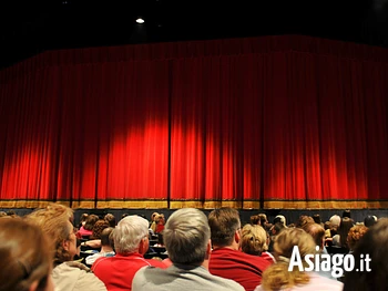 spettacolo teatrale al teatro millepini di asiago